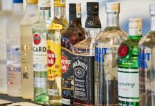 5 przepisów na zdrowe koktajle owocowe z dodatkiem ziół